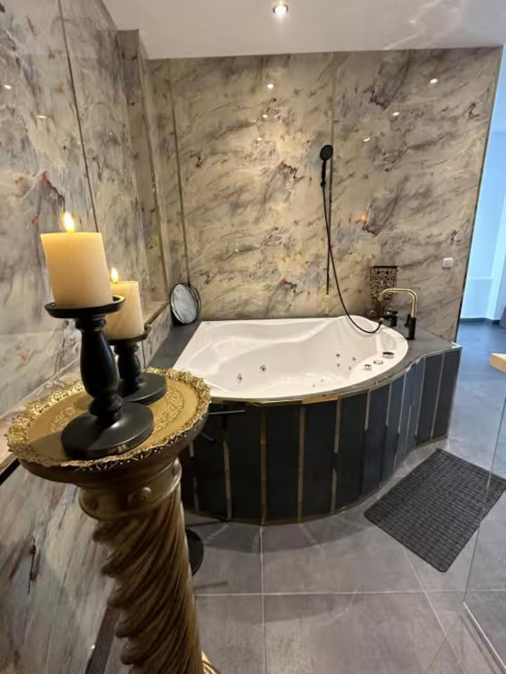 👑 Suite Royale